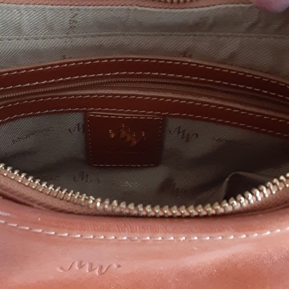 Classic Leather Shoulder Bag - Picture 5 of 9